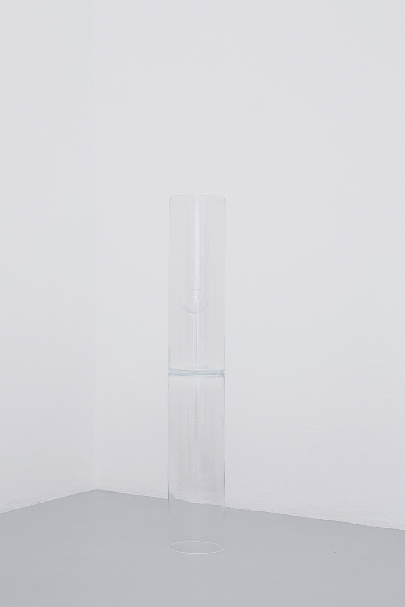For the Love of Things, 2013, præfabrikerede glasbeholdere og håndblæst vinglas.